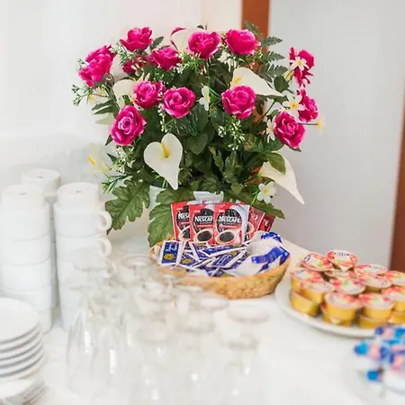 San Francisco Bed & Breakfast 2*